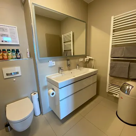 Alpen-panorama - Einzigartige Privatsuite Hoch Ueber Muenchen, 12tes Og, Alpenblick, Loggia, Whirlpool, 15 Minuten Zum Zentrum, Ruhe Und Erholung In Der Stadt Fuer Privat Und Geschaeftlich Reisende منزل للإقامة ميونيخ