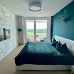 Alpen-panorama Suite: Luxurious Mountain View Retreat In Homestay Munich