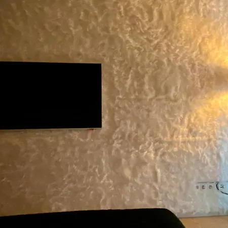 Quarto em Acomodações Particulares Alpen-panorama - Einzigartige Privatsuite Hoch Ueber Muenchen, 12tes Og, Alpenblick, Loggia, Whirlpool, 15 Minuten Zum Zentrum, Ruhe Und Erholung In Der Stadt Fuer Privat Und Geschaeftlich Reisende Munique
