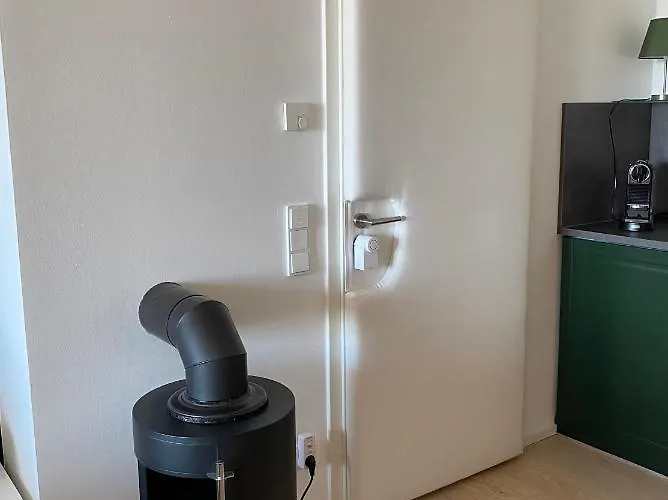 Alpen-panorama - Einzigartige Privatsuite Hoch über München, 12tes Og, Alpenblick, Loggia, Whirlpool, 15 Minuten Zum Zentrum, Ruhe Und Erholung In Der Stadt Für Privat Und Geschäftlich Reisende Habitación en casa particular Múnich