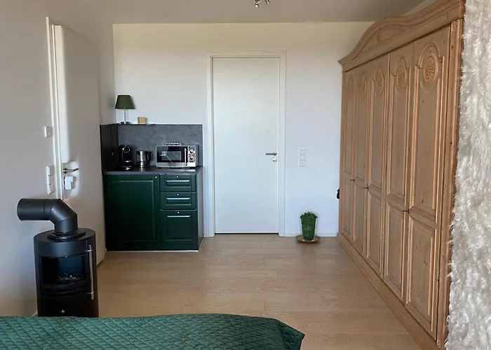 Alpen-panorama - Einzigartige Privatsuite Hoch über München, 12tes Og, Alpenblick, Loggia, Whirlpool, 15 Minuten Zum Zentrum, Ruhe Und Erholung In Der Stadt Für Privat Und Geschäftlich Reisende Habitación en casa particular *