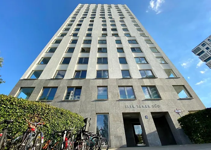 Alpen-panorama - Einzigartige Privatsuite Hoch über München, 12tes Og, Alpenblick, Loggia, Whirlpool, 15 Minuten Zum Zentrum, Ruhe Und Erholung In Der Stadt Für Privat Und Geschäftlich Reisende Habitación en casa particular Múnich