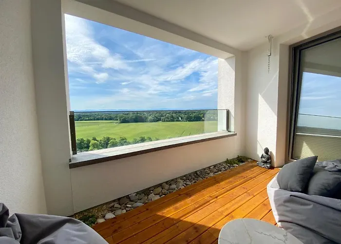 Alpen-panorama - Einzigartige Privatsuite Hoch über München, 12tes Og, Alpenblick, Loggia, Whirlpool, 15 Minuten Zum Zentrum, Ruhe Und Erholung In Der Stadt Für Privat Und Geschäftlich Reisende Habitación en casa particular Múnich