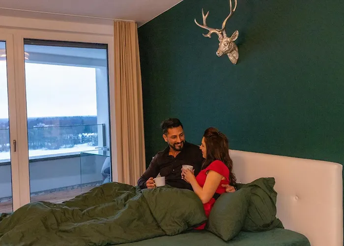 Habitación en casa particular Alpen-panorama - Einzigartige Privatsuite Hoch über München, 12tes Og, Alpenblick, Loggia, Whirlpool, 15 Minuten Zum Zentrum, Ruhe Und Erholung In Der Stadt Für Privat Und Geschäftlich Reisende Múnich