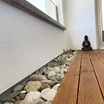 Alpen-panorama - Einzigartige Privatsuite Hoch über München, 12tes Og, Alpenblick, Loggia, Whirlpool, 15 Minuten Zum Zentrum, Ruhe Und Erholung In Der Stadt Für Privat Und Geschäftlich Reisende Privatunterkunft