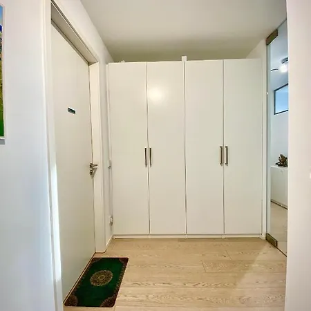 Alpen-panorama - Einzigartige Privatsuite Hoch Ueber Muenchen, 12tes Og, Alpenblick, Loggia, Whirlpool, 15 Minuten Zum Zentrum, Ruhe Und Erholung In Der Stadt Fuer Privat Und Geschaeftlich Reisende *