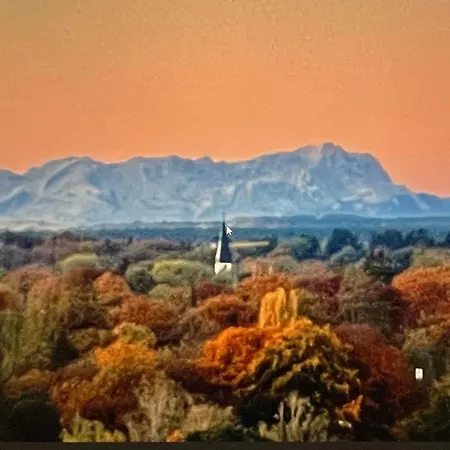 Alpen-panorama - Einzigartige Privatsuite Hoch Ueber Muenchen, 12tes Og, Alpenblick, Loggia, Whirlpool, 15 Minuten Zum Zentrum, Ruhe Und Erholung In Der Stadt Fuer Privat Und Geschaeftlich Reisende Rum i privatbostad *