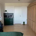 Alpen-panorama - Einzigartige Privatsuite Hoch Ueber Muenchen, 12tes Og, Alpenblick, Loggia, Whirlpool, 15 Minuten Zum Zentrum, Ruhe Und Erholung In Der Stadt Fuer Privat Und Geschaeftlich Reisende 홈스테이 *